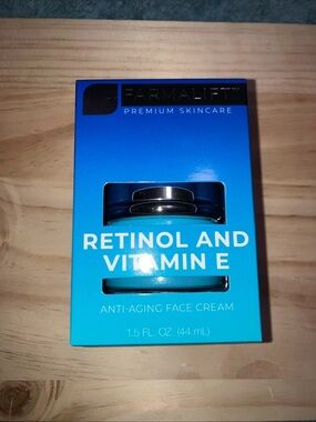 FARMALIFT Retinol & Vitamin E Anti-Aging Face Cream — 1.5 FLUID OUNCES NEW